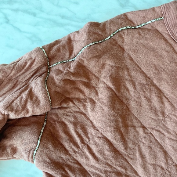 Coral Color Quilted Moving Blanket Style Sweat Shirt - Size M - Picture 4 of 9